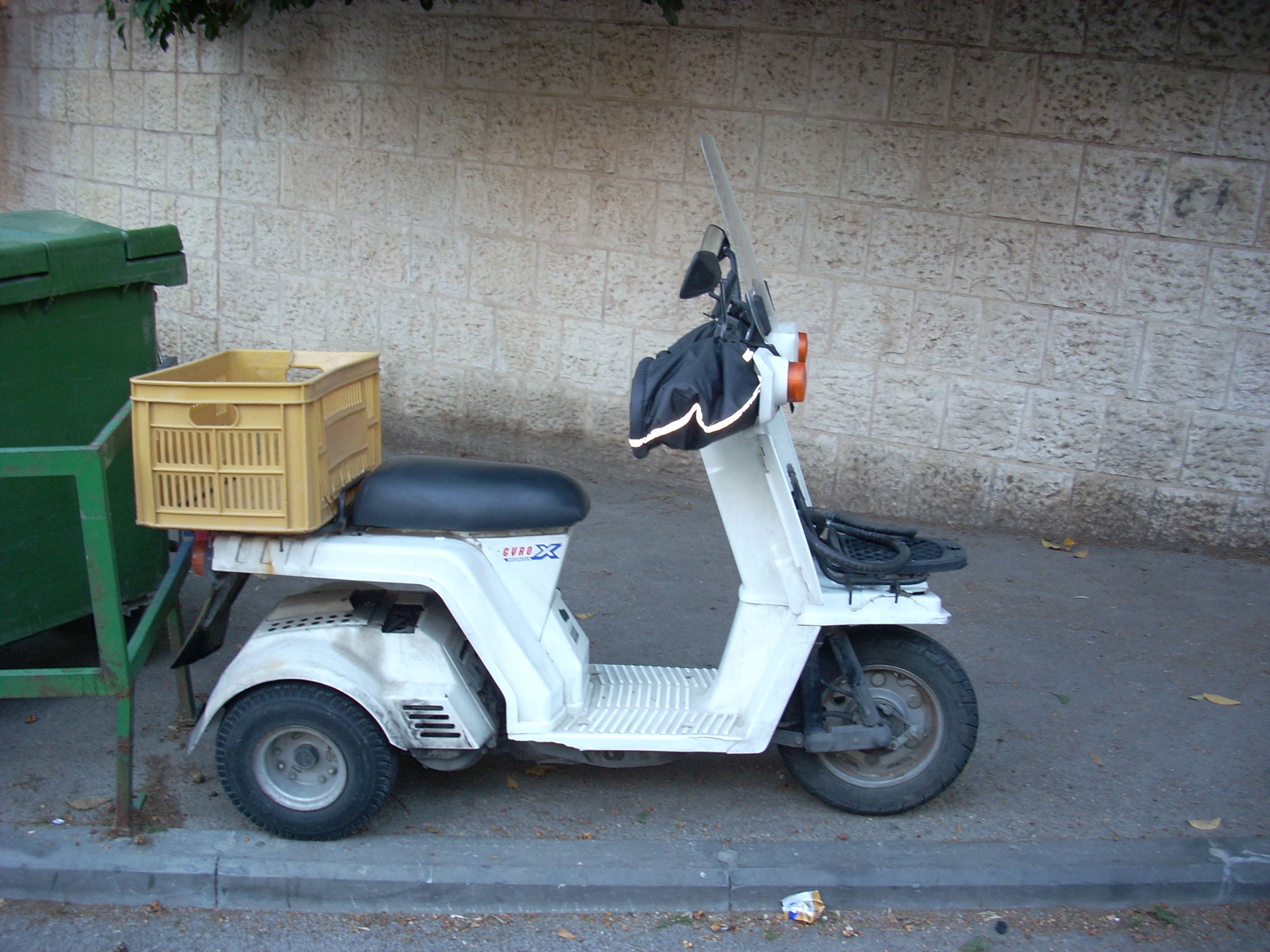 Lego moped